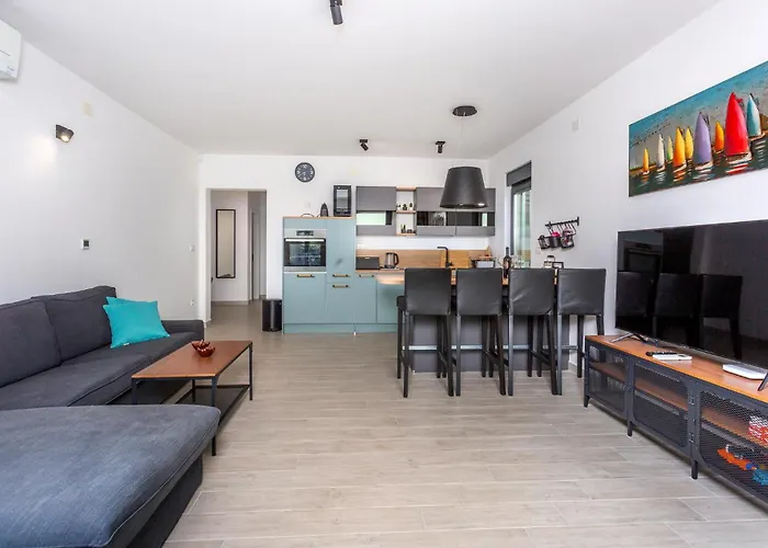 Апартаменты 2 Bedroom Stunning In Омишаль