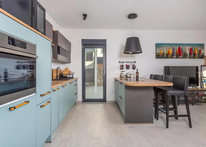 2 Bedroom Stunning In *