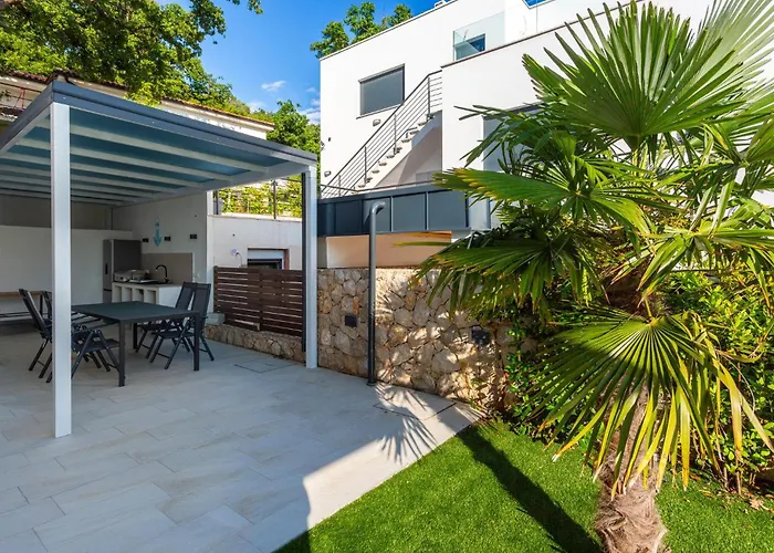 2 Bedroom Stunning In *