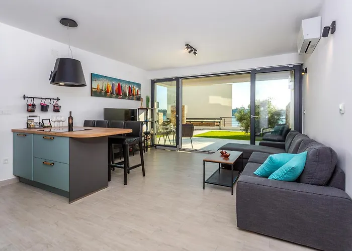 2 Bedroom Stunning In *